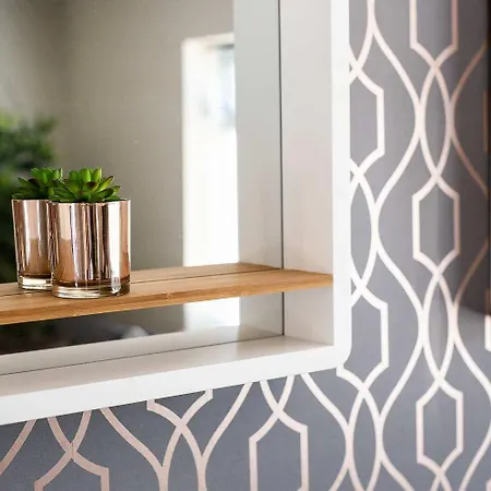 4 Bed - 3 Bath - Near Cook Hosp - Sleeps 7 Casa de Férias *