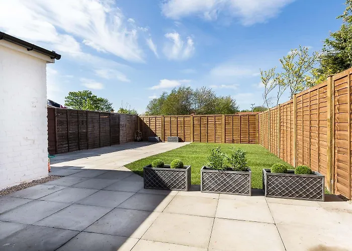 4 Bed - 3 Bath - Near Cook Hosp - Sleeps 7 TEESSIDE