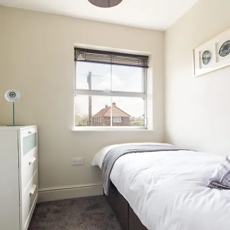 別荘 4 Bed - 3 Bath - Near Cook Hosp - Sleeps 7 TEESSIDE