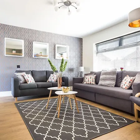 4 Bed - 3 Bath - Near Cook Hosp - Sleeps 7 別荘 TEESSIDE