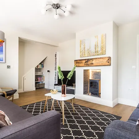 別荘 4 Bed - 3 Bath - Near Cook Hosp - Sleeps 7 TEESSIDE