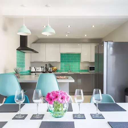 4 Bed - 3 Bath - Near Cook Hosp - Sleeps 7