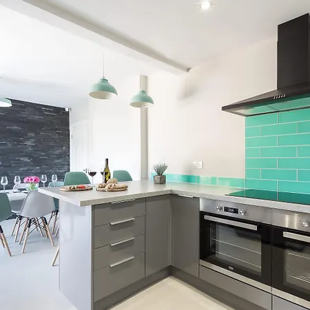4 Bed - 3 Bath - Near Cook Hosp - Sleeps 7 TEESSIDE
